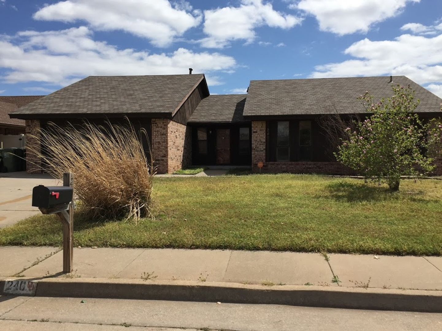 Yukon House: 240 East Platt Drive