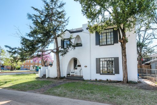 Historic Duplex near Plaza district! – photo 1