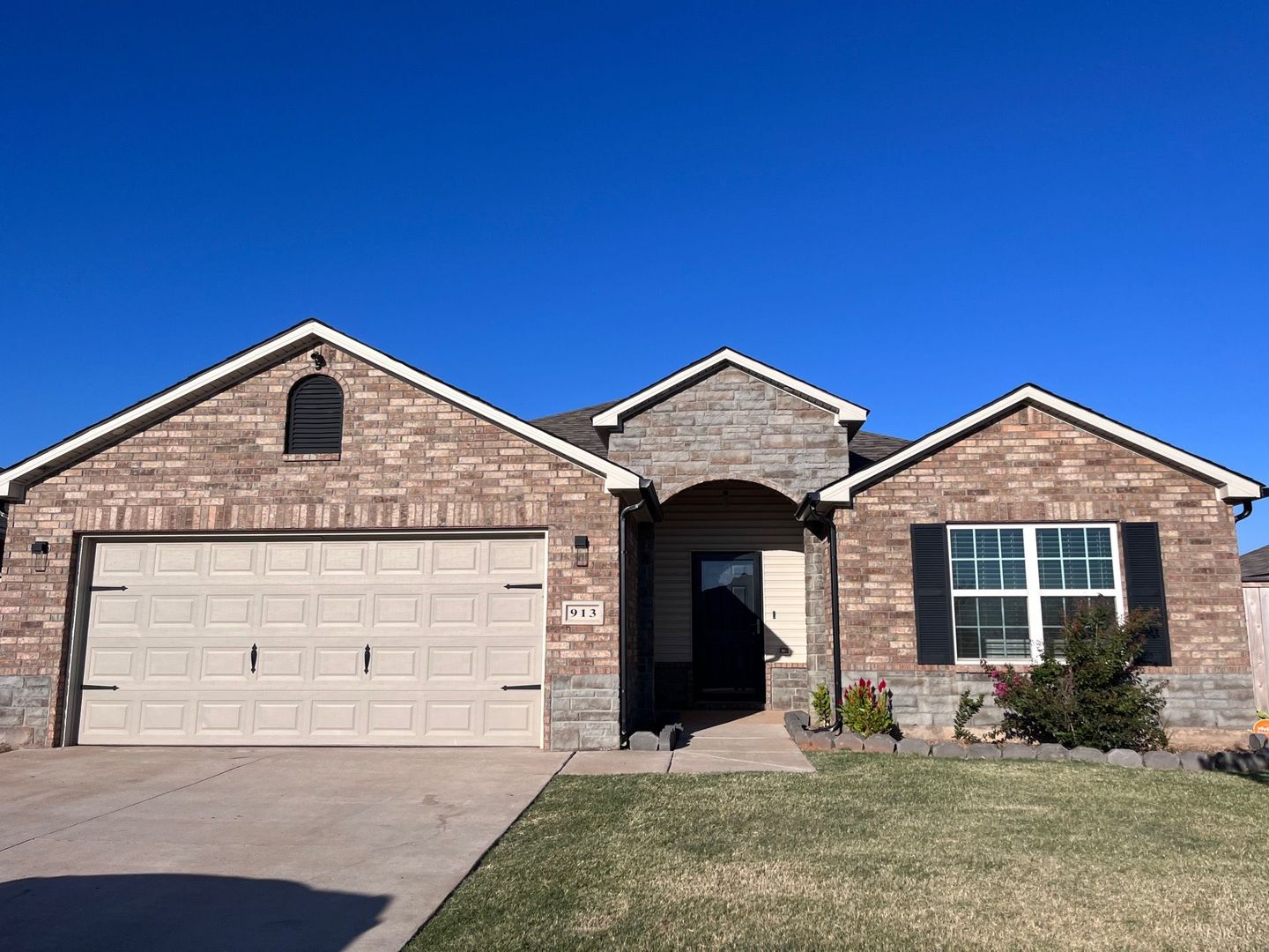Mustang House: 913 N. Donald Way
