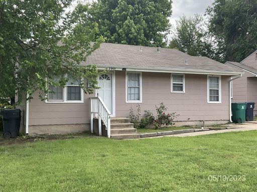 Nice 2 Bedroom 1 Bathroom Home In Great NW OKC Location! – photo 1