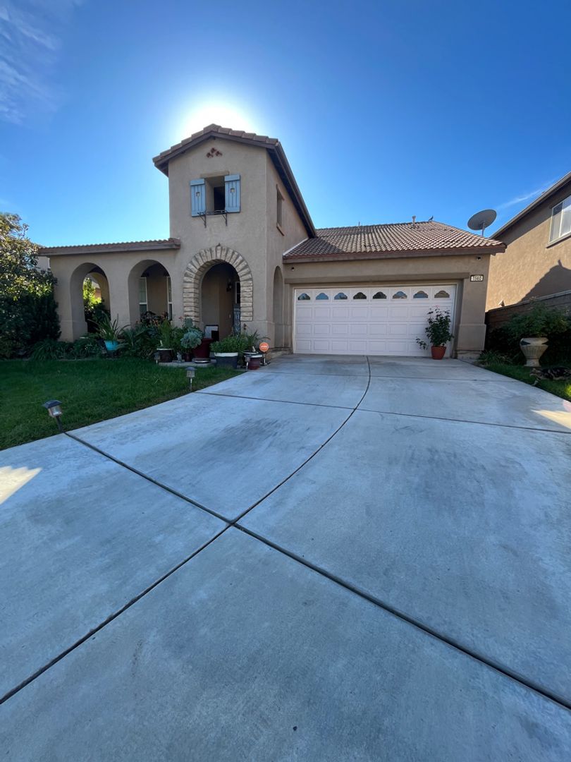 1560 Gazebo Ln, Hemet, CA 92545