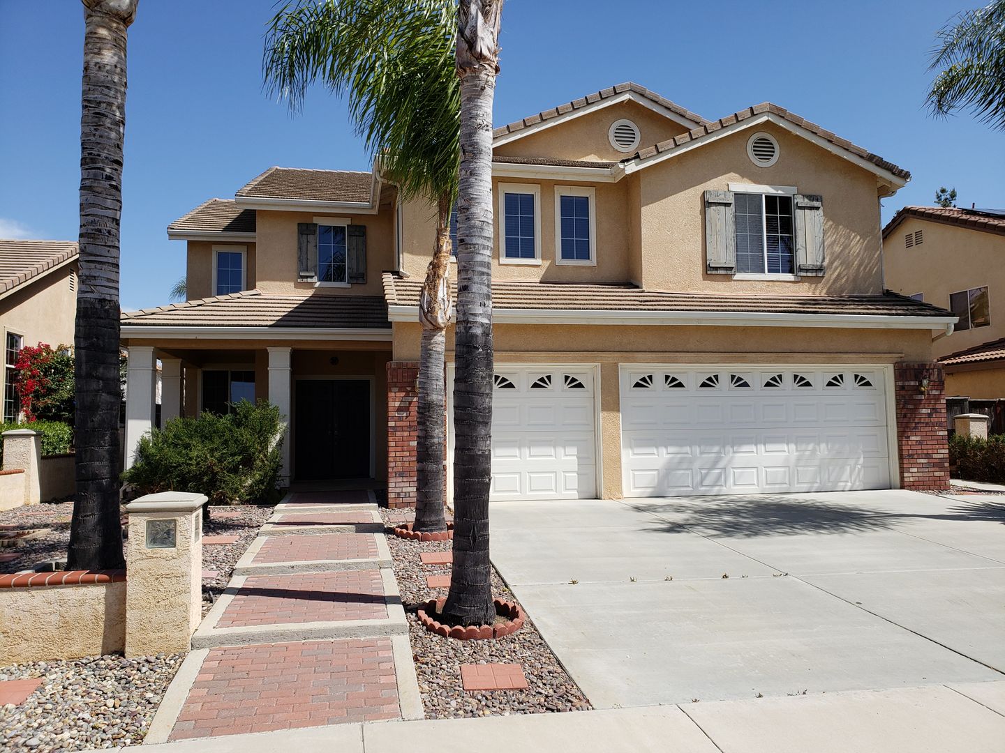 Beautiful 4-bedroom, 3-bathroom, 2 story home in Murrieta!