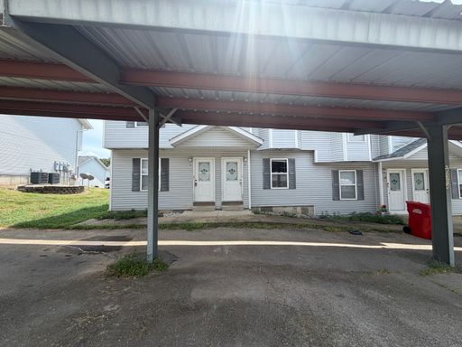 Duplex close to post! – photo 1