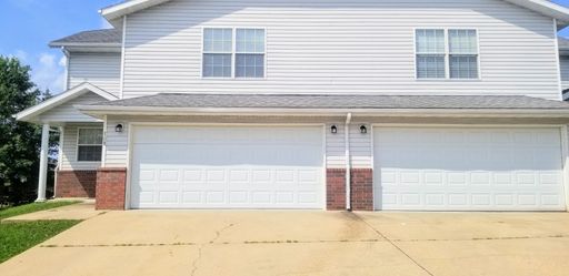 Duplex close to post! – photo 1