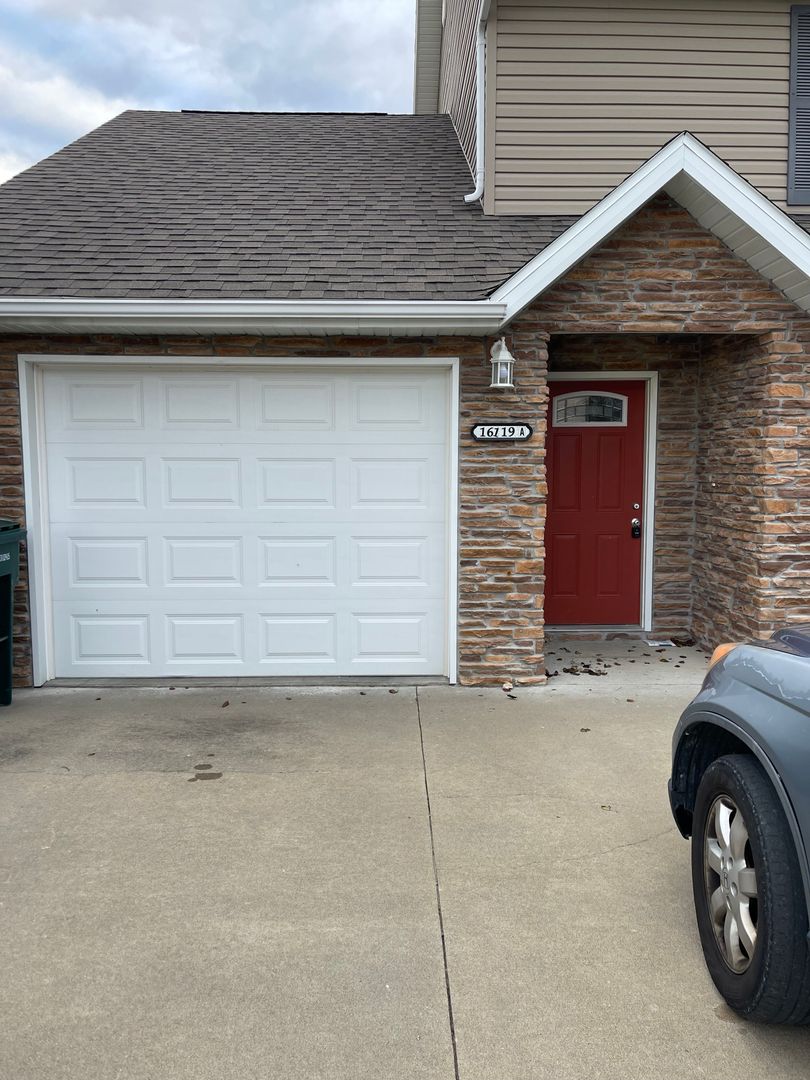 St. Robert Apartment: 16119 A&B Holy Cross