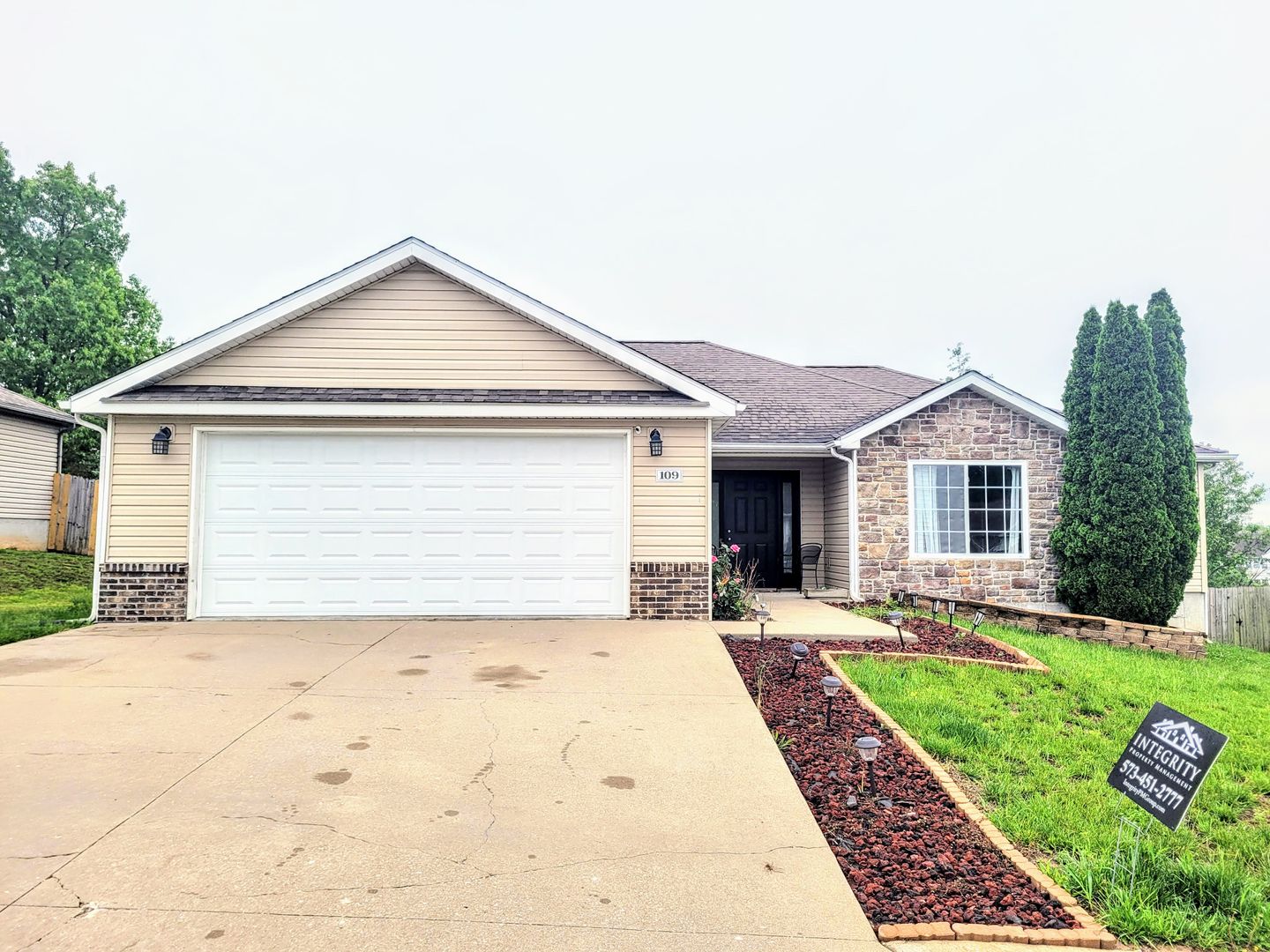 Waynesville House: 109 Pioneer Ct