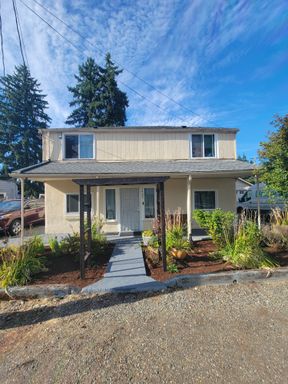 South Tacoma/Parkland home 3bdr 2 bath 1 car garage w/ Large Fence yard – photo 1