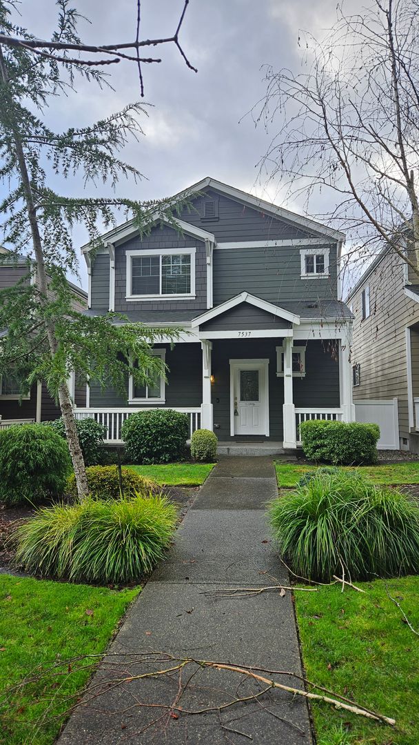 Lacey House: 7537 Columbia Way NE