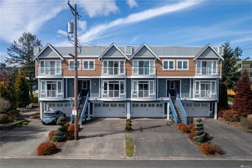 Town Home Tacoma 2bdr 2.5 bath w/ roof top deck & VIEW!! – photo 1