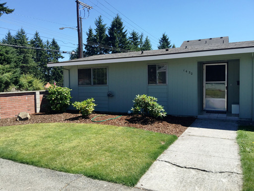University Place 3bdr 1bath 1 car garage & fenced back yard! Like living in a HOUSE! – photo 1