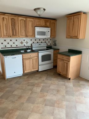 903 Parr Meadow Dr, Newburgh, NY 12550