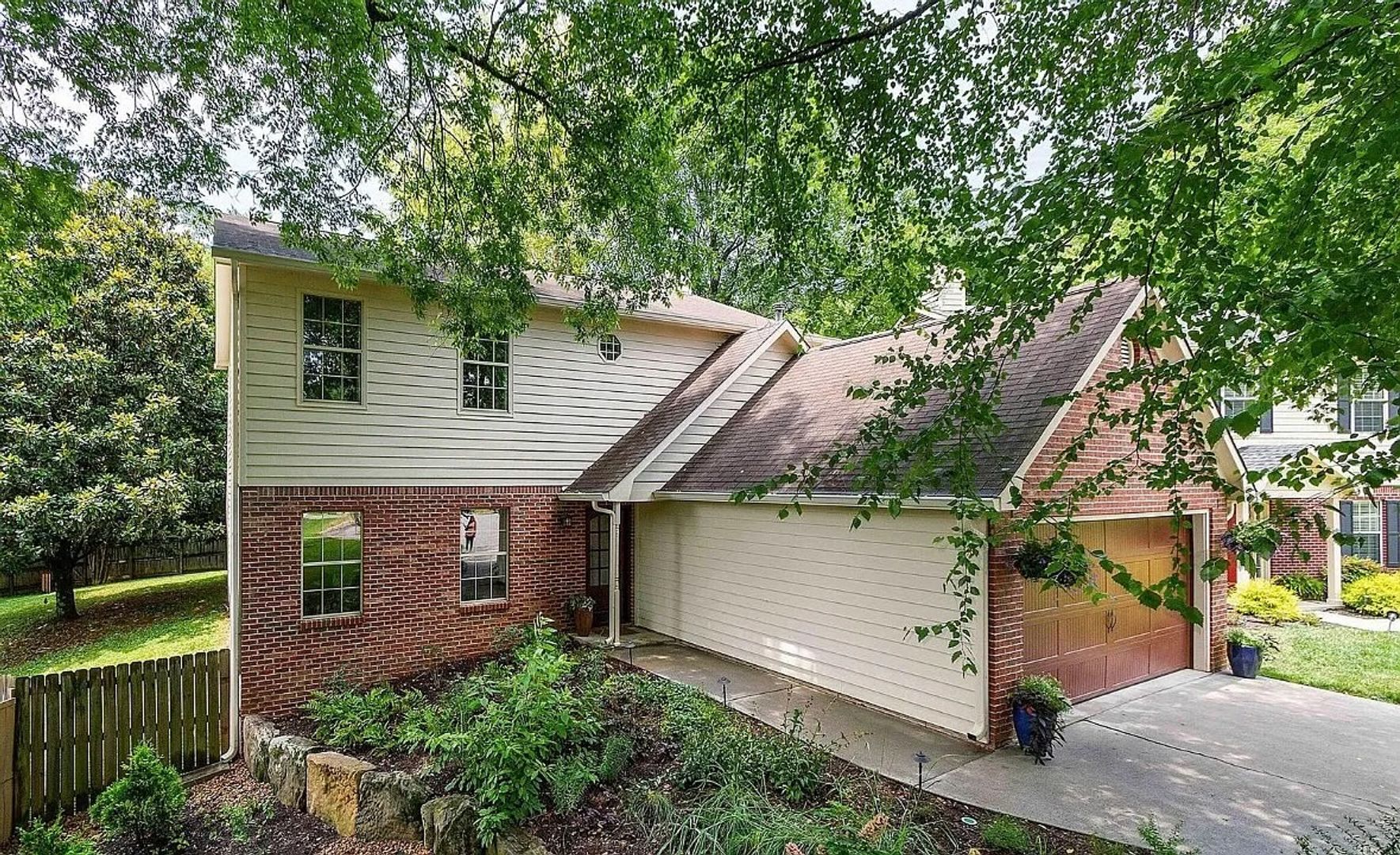 Knoxville House: 1101 Night Cap Ln