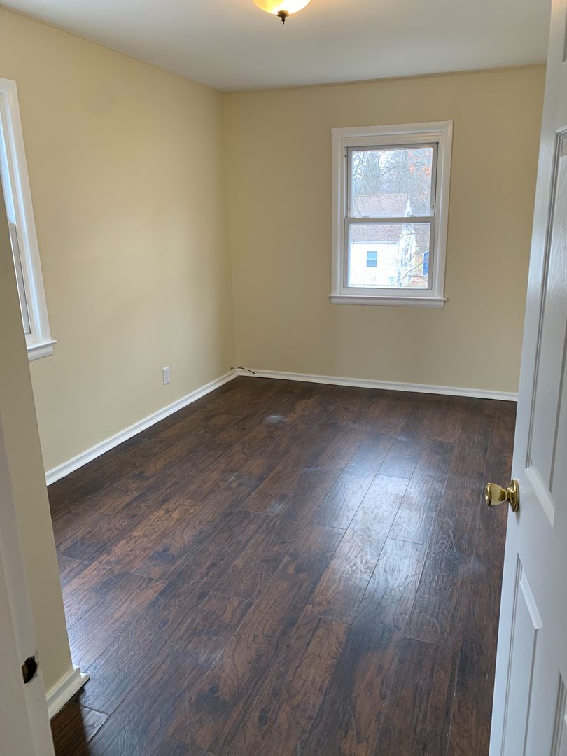 Poughkeepsie Apartment: 23 Glenwood Ave.