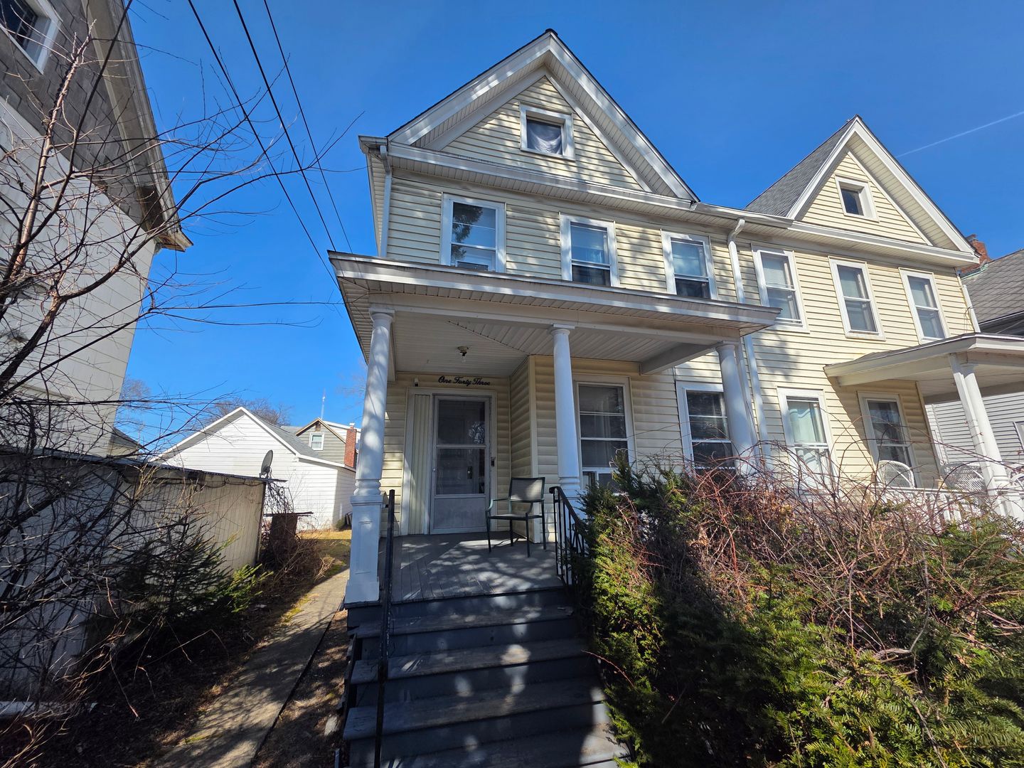 Kingston Apartment: 143 -145 Elmendorf St