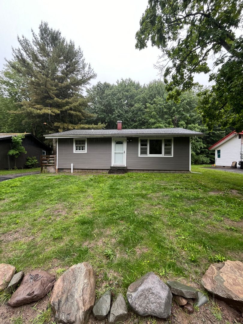 Monticello House: 9 Morris Drive