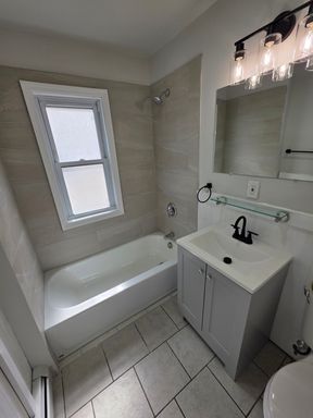 372 Mansion St. - Apt. 1E, Poughkeepsie, NY 12601