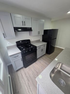 372 Mansion St. - Apt. 2E, Poughkeepsie, NY 12601