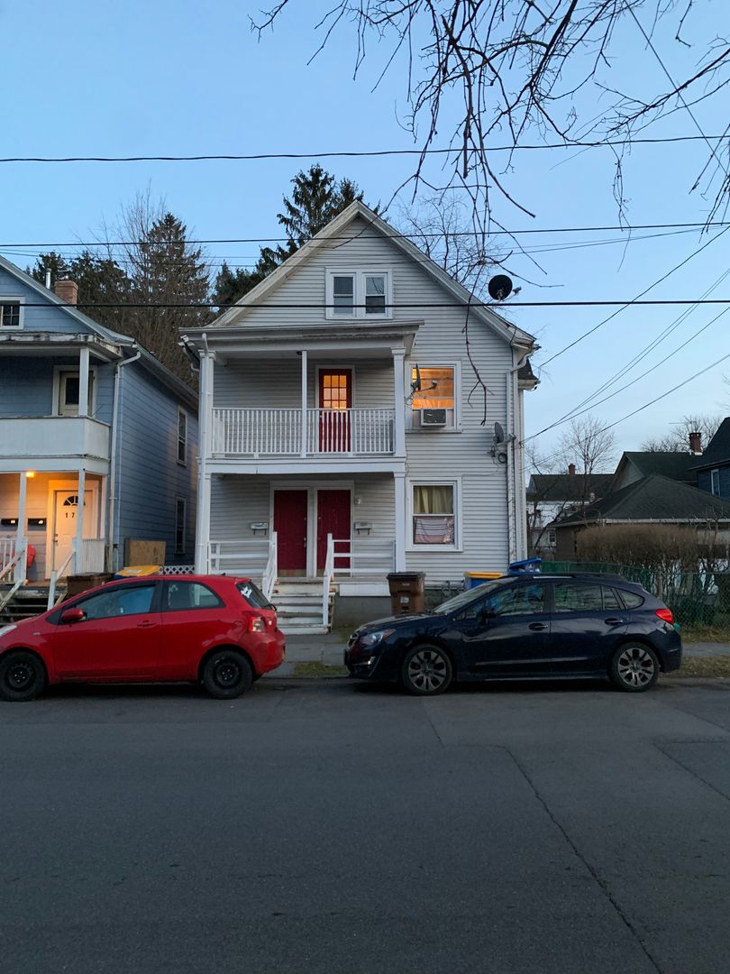 Kingston Apartment: 168 Downs St.