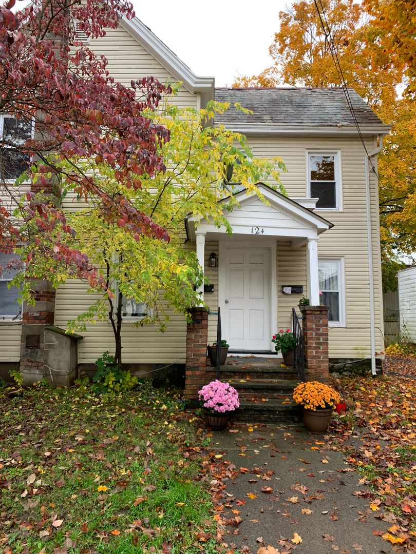 Kingston Apartment: 124 Cedar St.