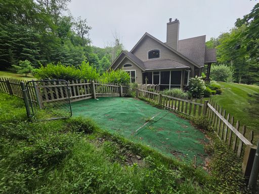3 Laura Court, Poughquag, NY 12570