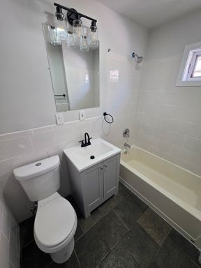 372 Mansion St. - Apt. 2W, Poughkeepsie, NY 12601