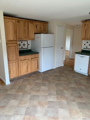 903 Parr Meadow Dr, Newburgh, NY 12550