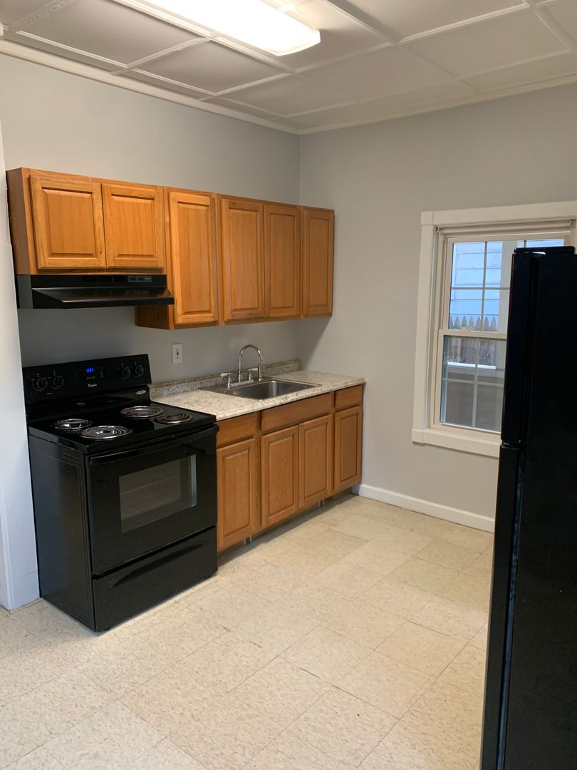 Poughkeepsie Apartment: 11 Hooker Ave