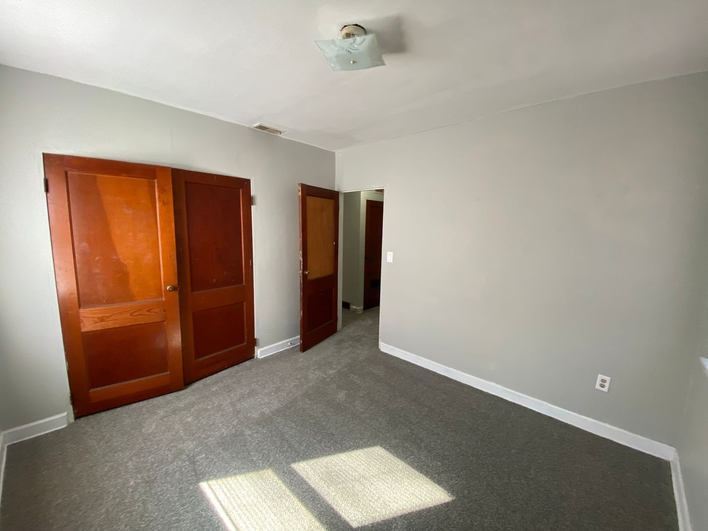 Bettendorf Apartment: 806 State Street