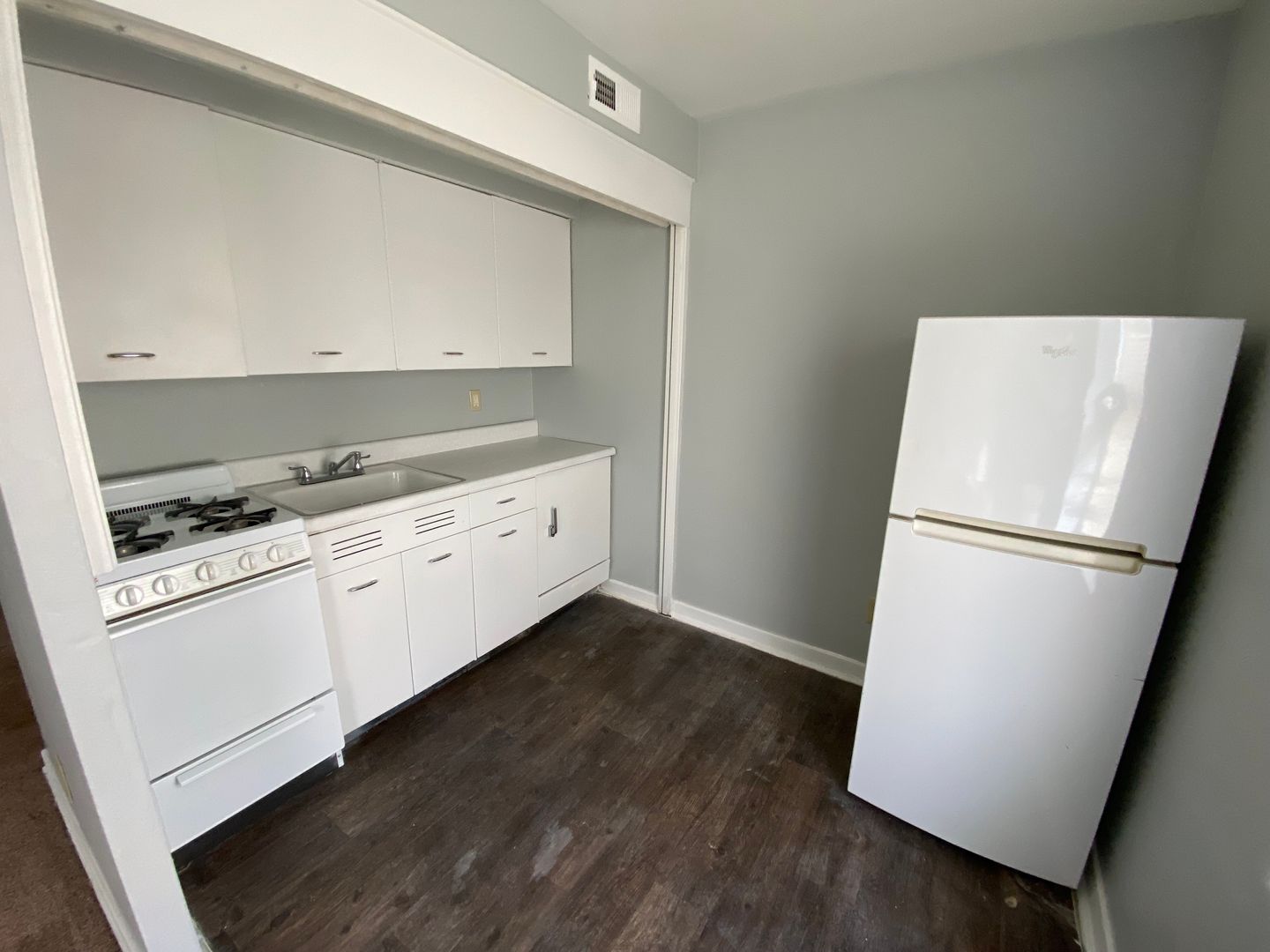 Davenport Apartment: 1203 E 11th Street