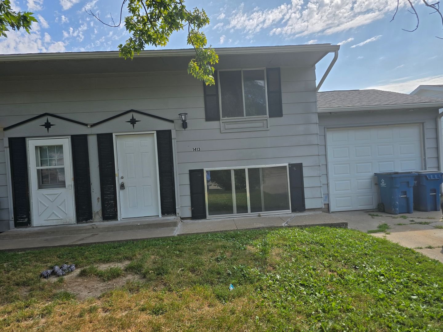 Silvis Apartment: 1411 11th St