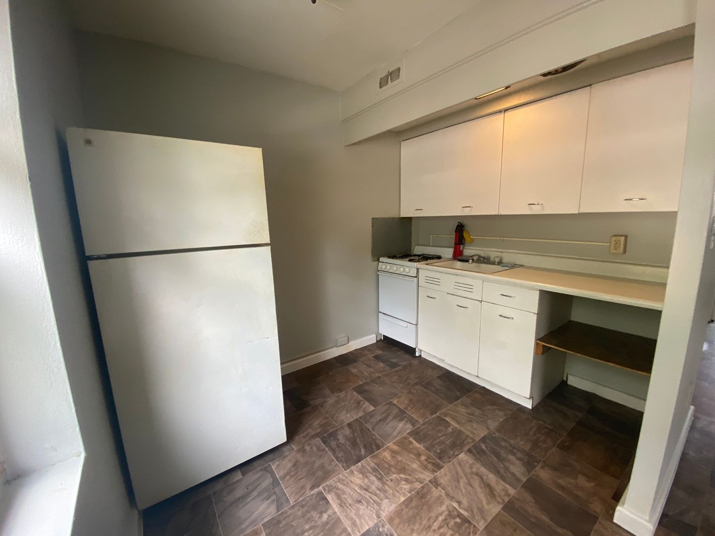 Davenport Apartment: 1203 E 11th Street