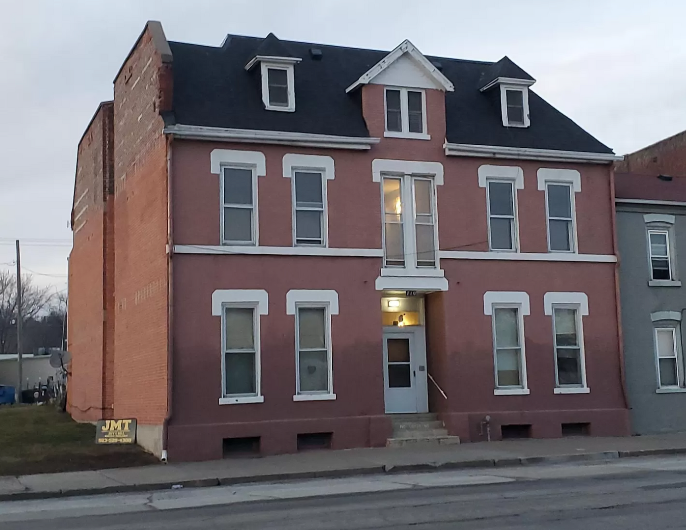 Davenport Apartment: 710 W 3rd ST