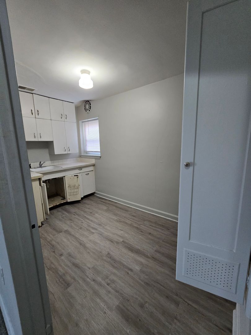 Bettendorf Apartment: 924 State Street