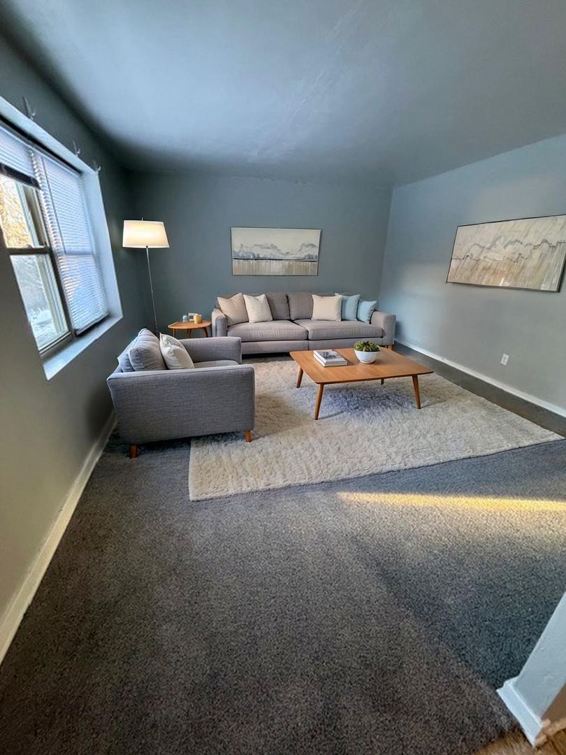 Davenport Apartment: 1203 E 11th Street