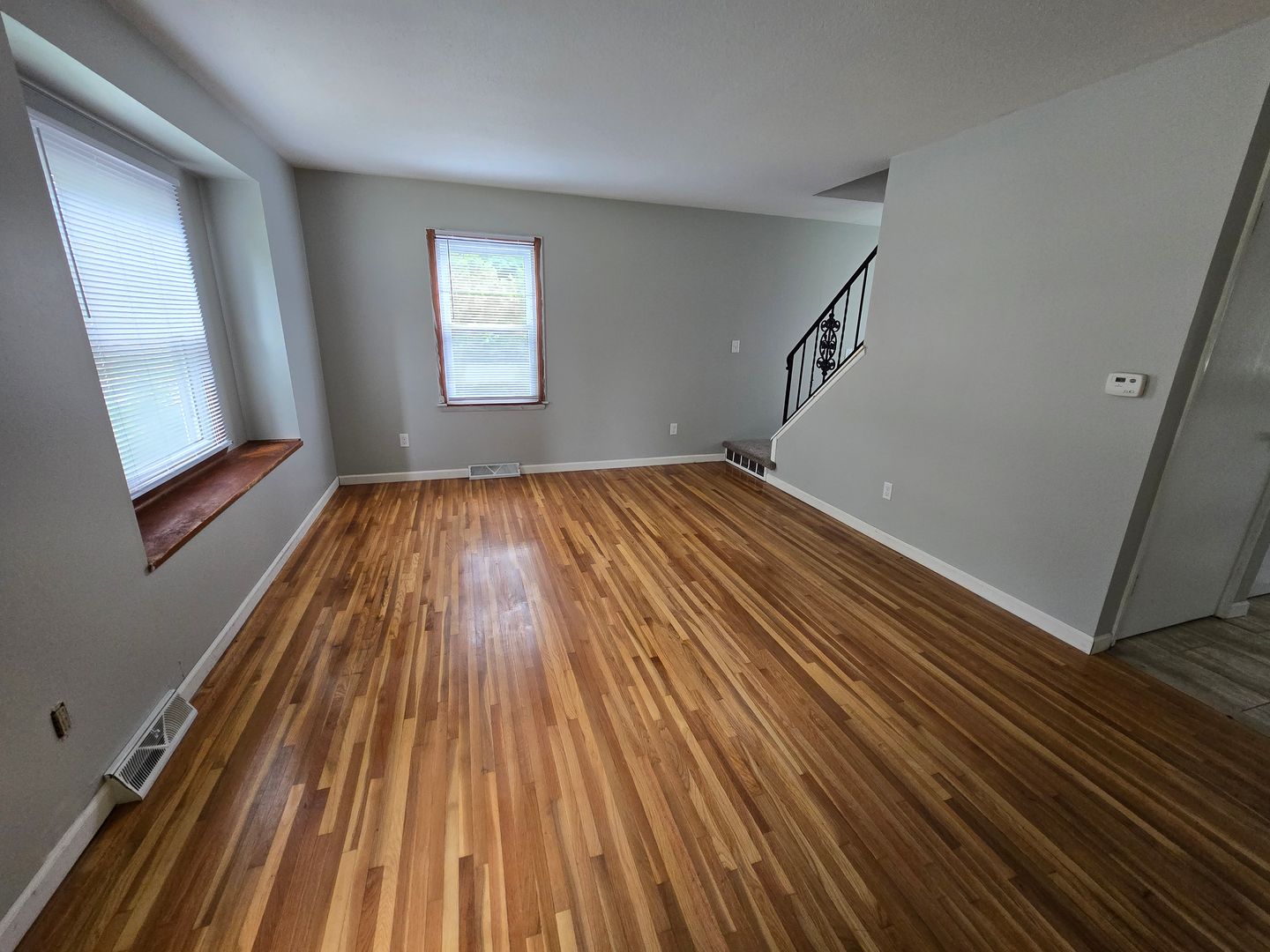 Bettendorf Apartment: 913 Hillside Drive
