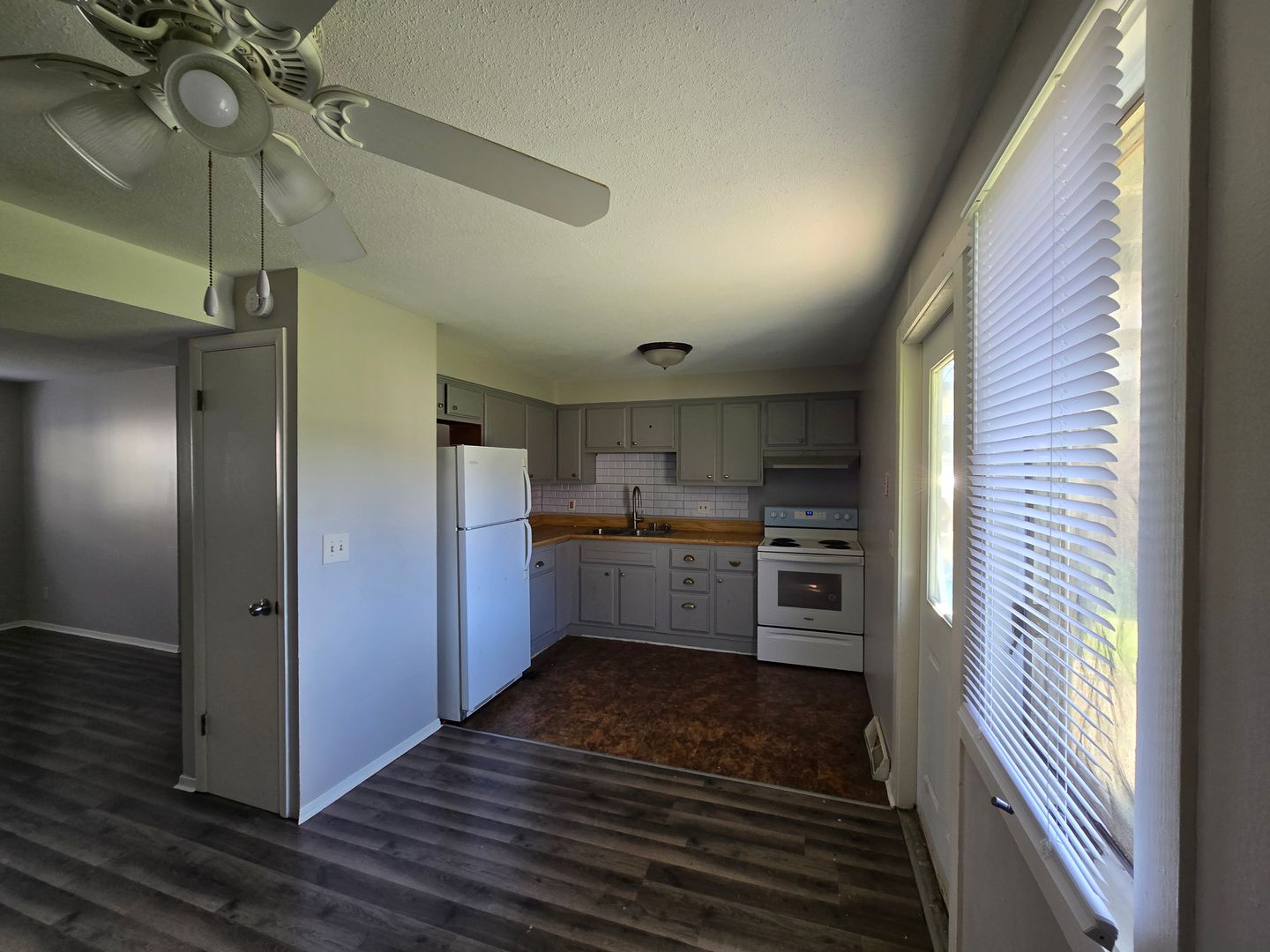 Bettendorf Apartment: 2618 Magnolia Drive