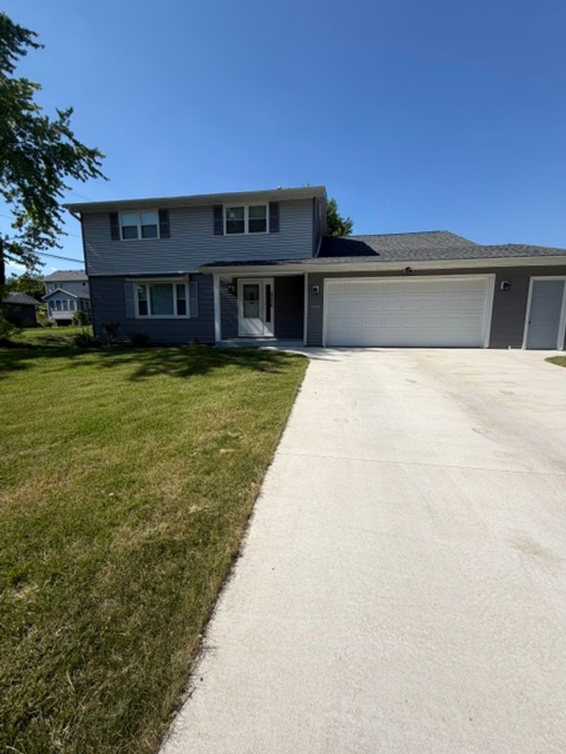 Davenport House: 2206 E 32nd St