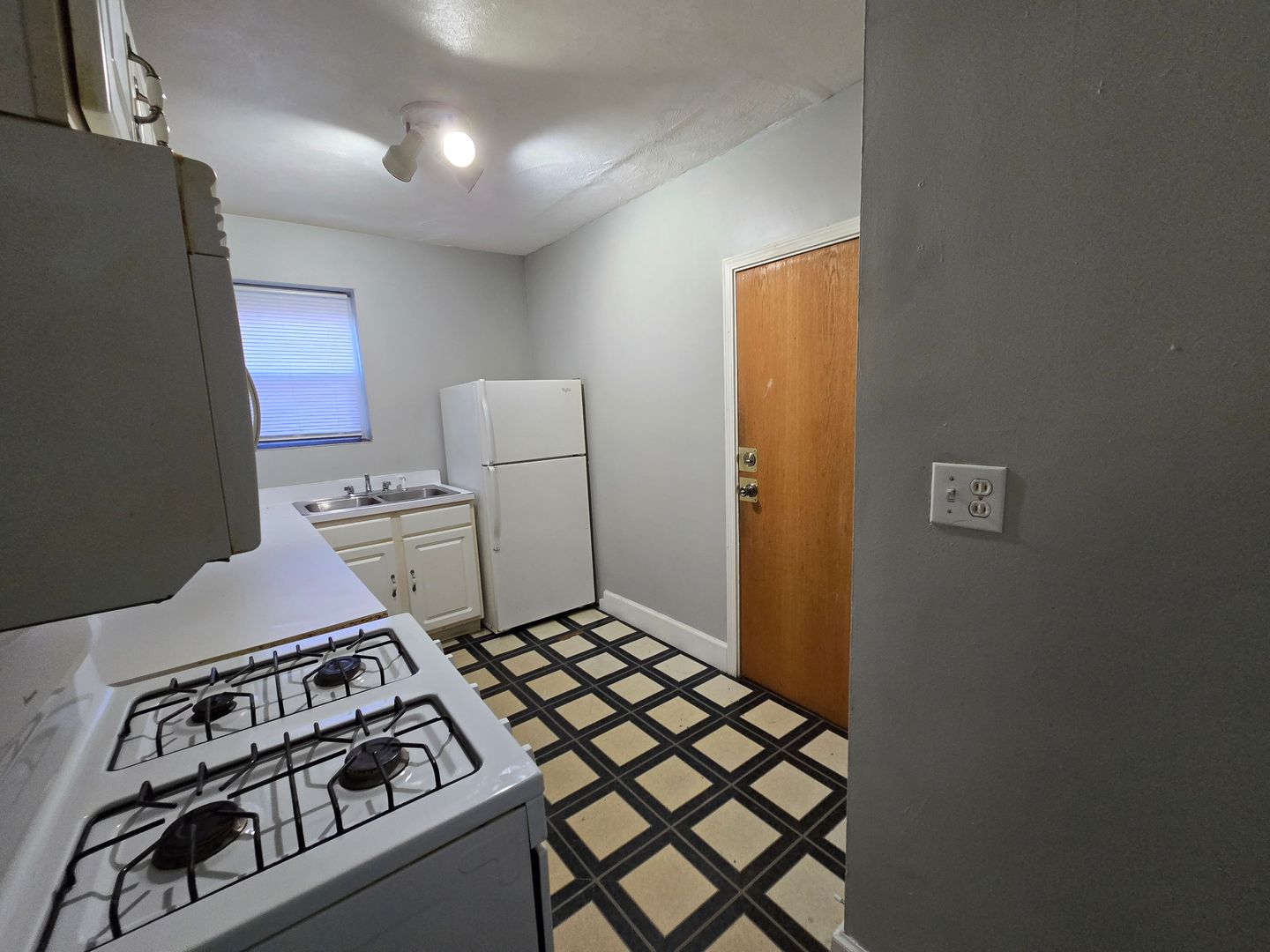 Bettendorf Apartment: 806 State Street