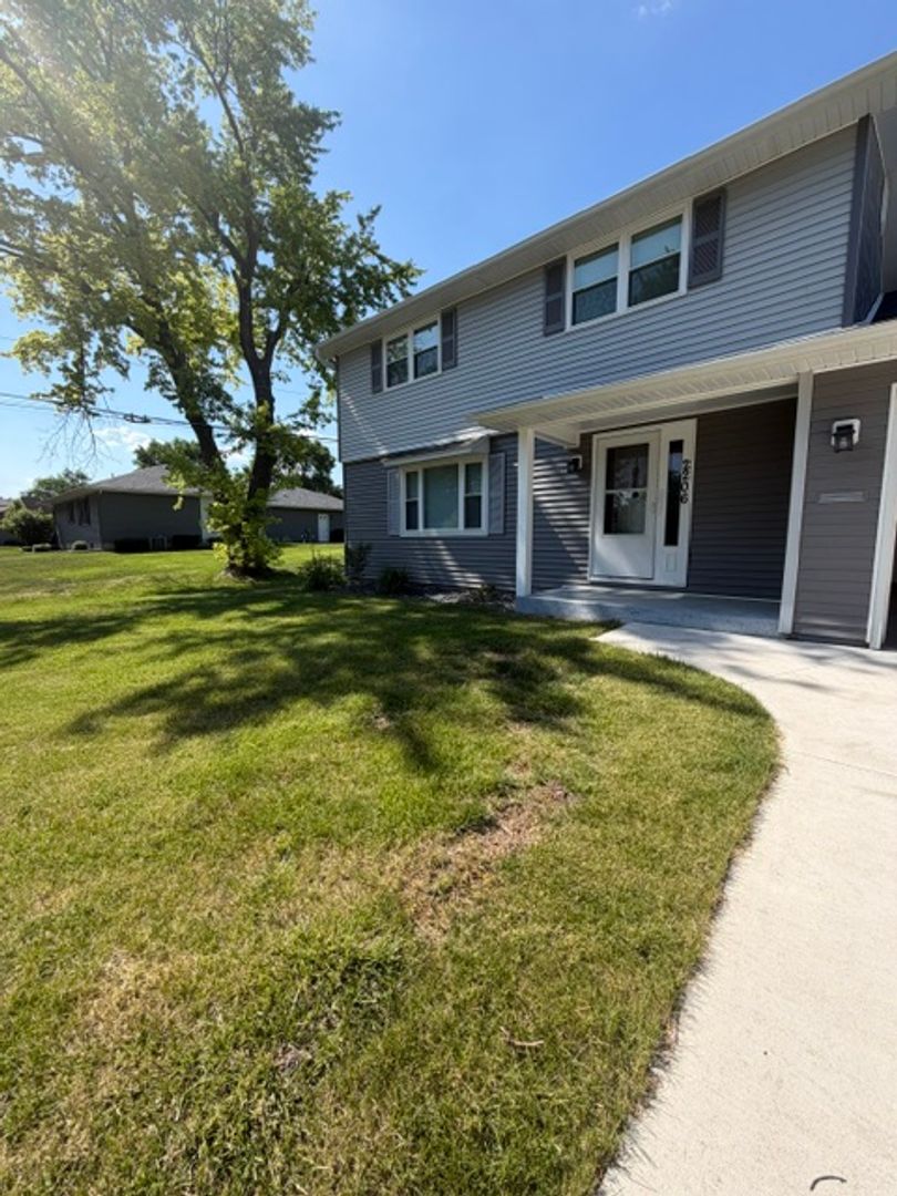 Davenport House: 2206 E 32nd St