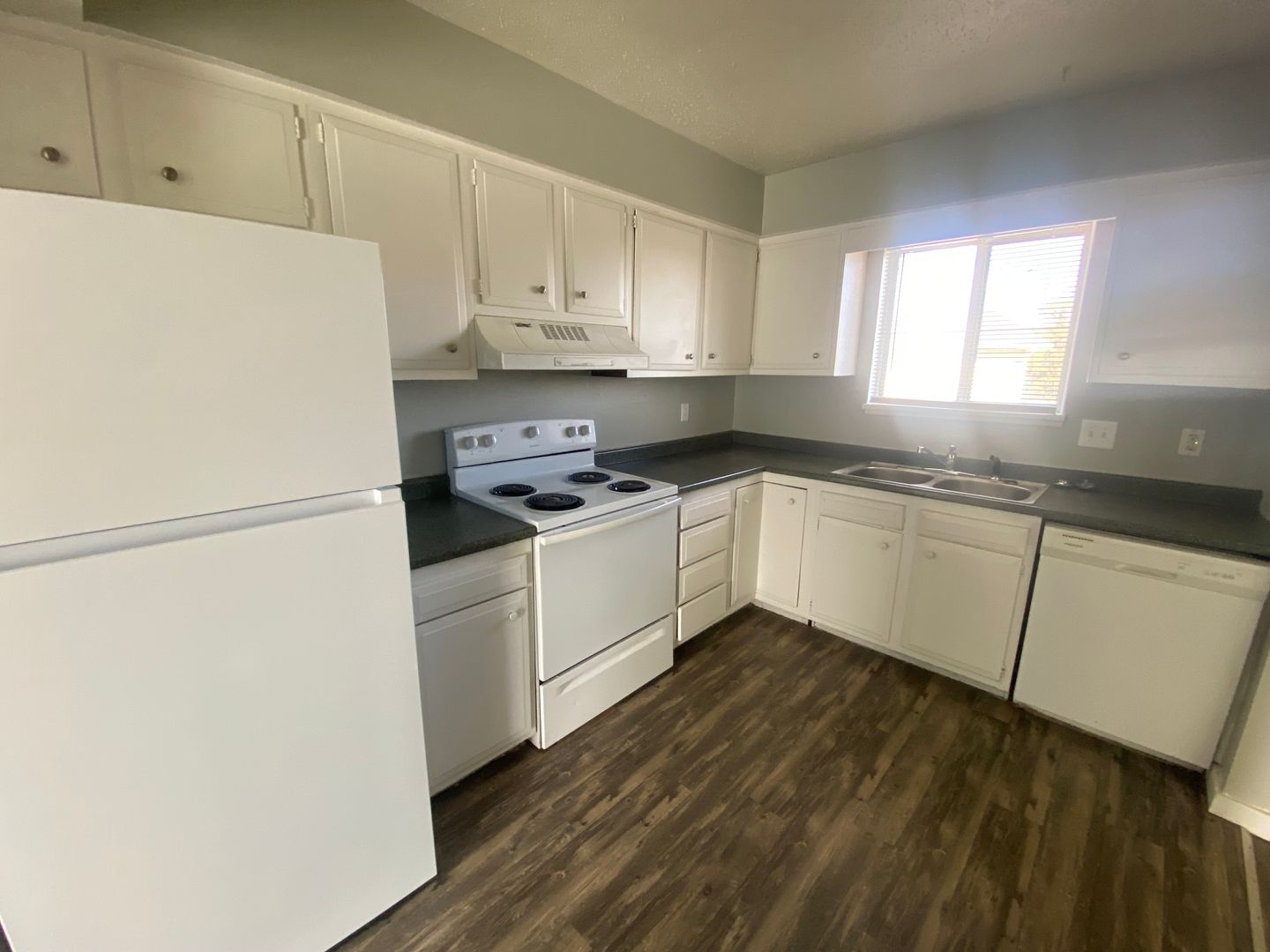 Park View Apartment: 73-135 Manor Drive