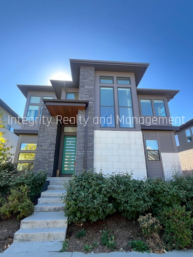 Denver House: 6121 Chester St