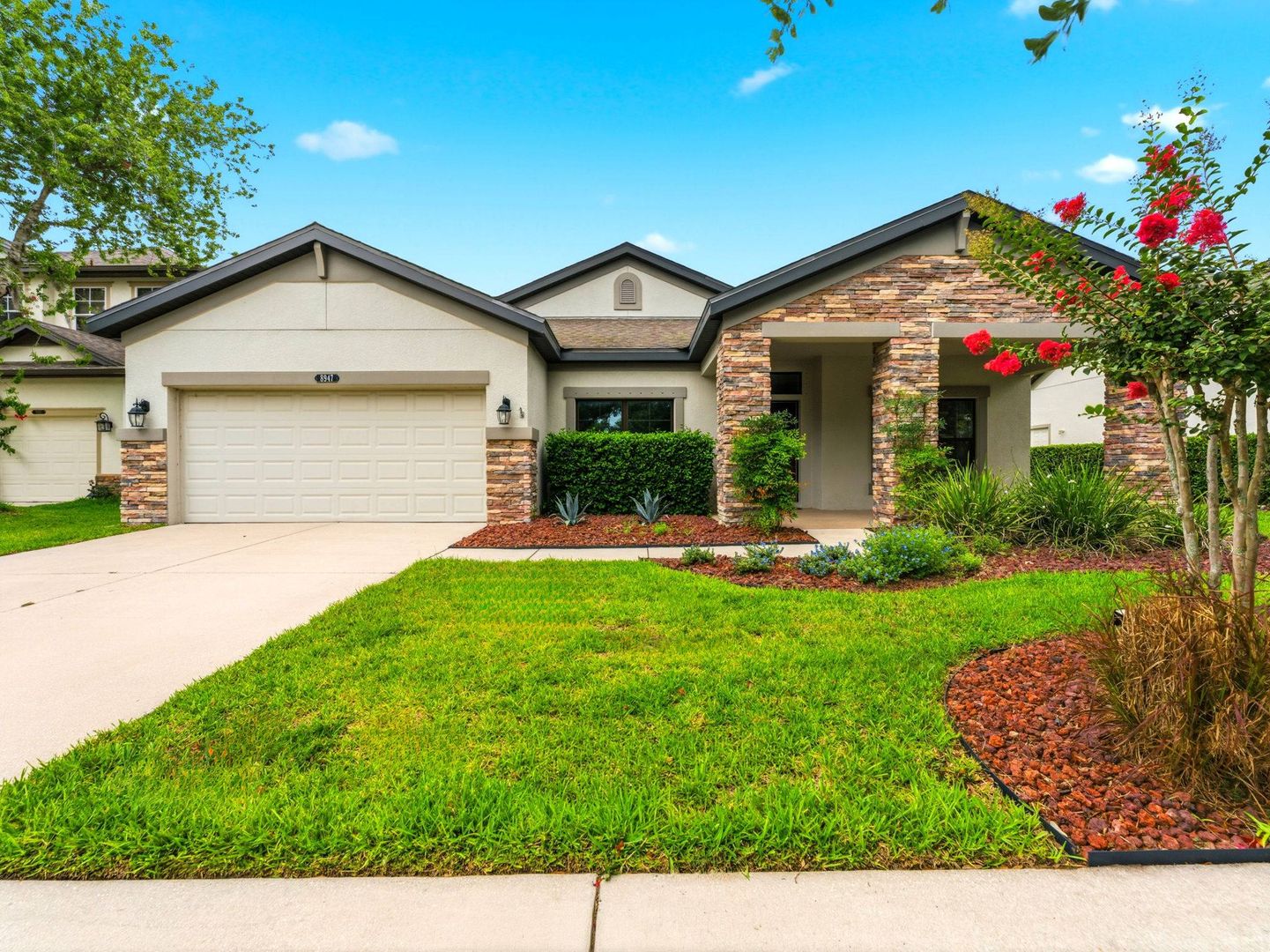 Land O Lakes House: 8947 Garden Party Dr
