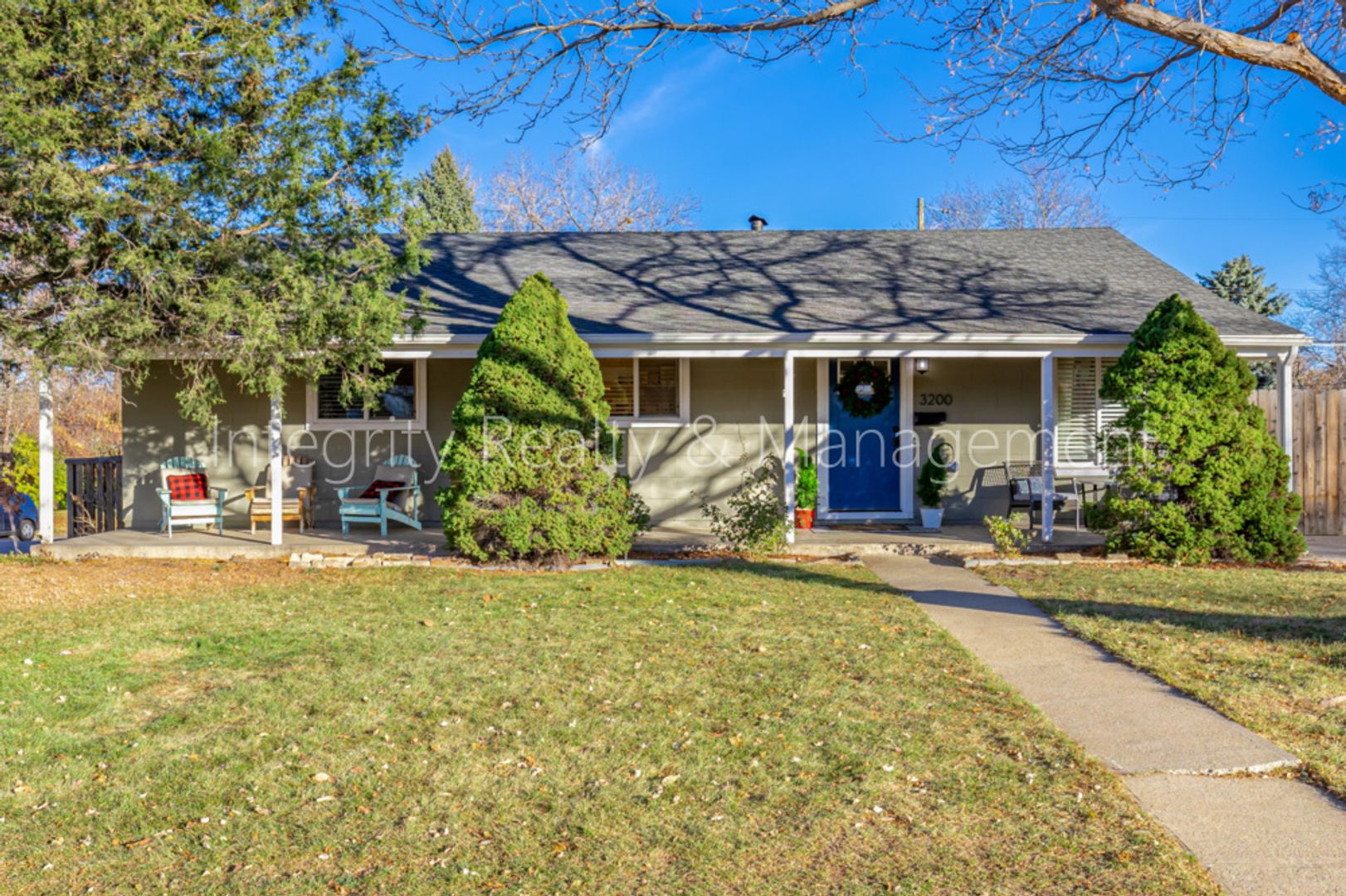 Denver House: 3200 S Grape St