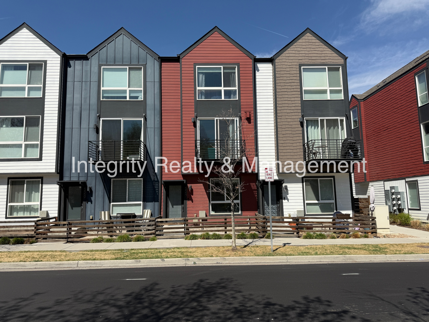 Lakewood House: 5557 W 10th Ave