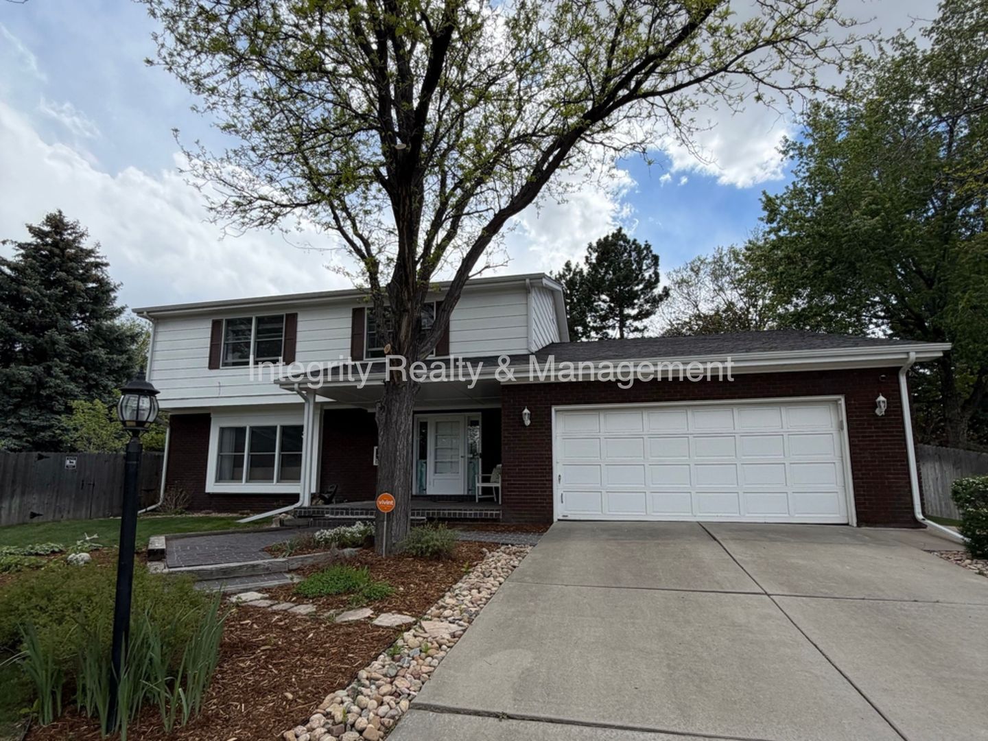 Englewood House: 10074 E Lake Dr