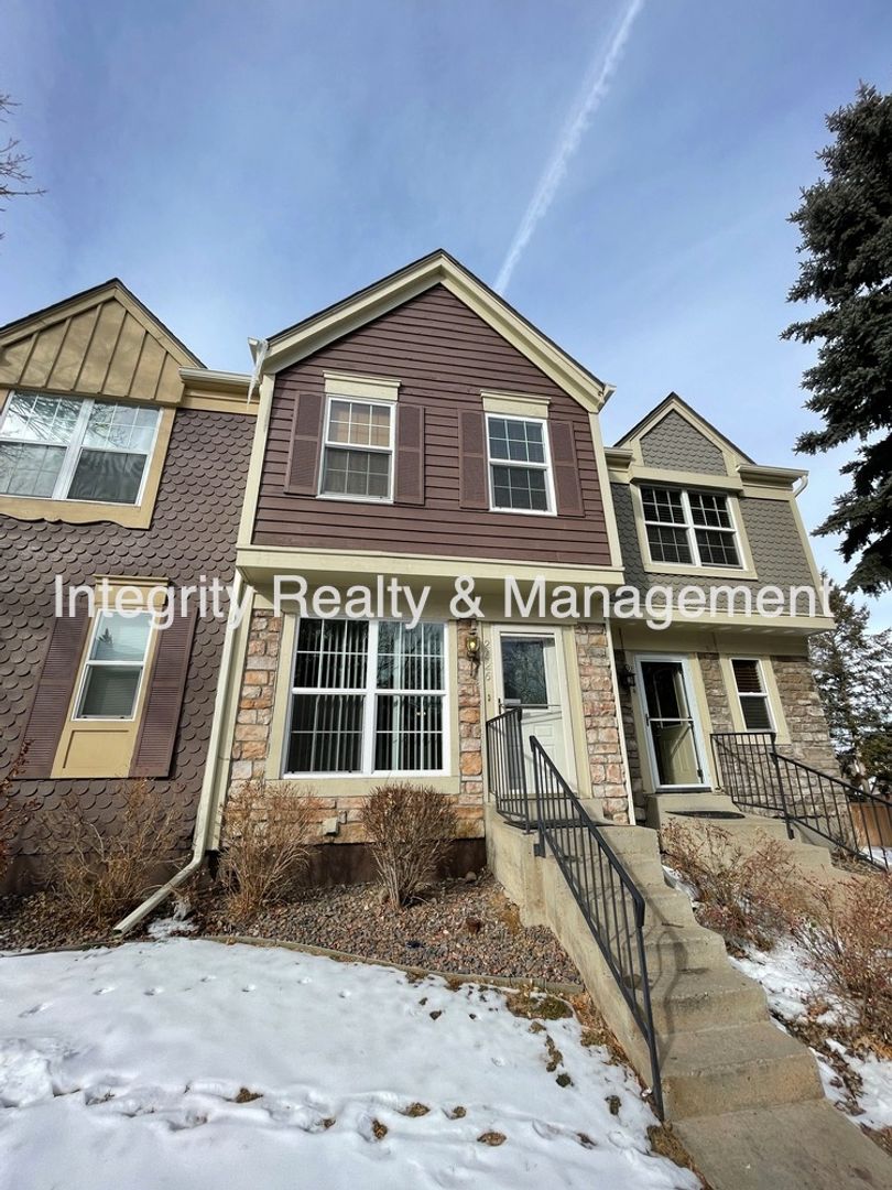 Centennial House: 2626 E Nichols Cir