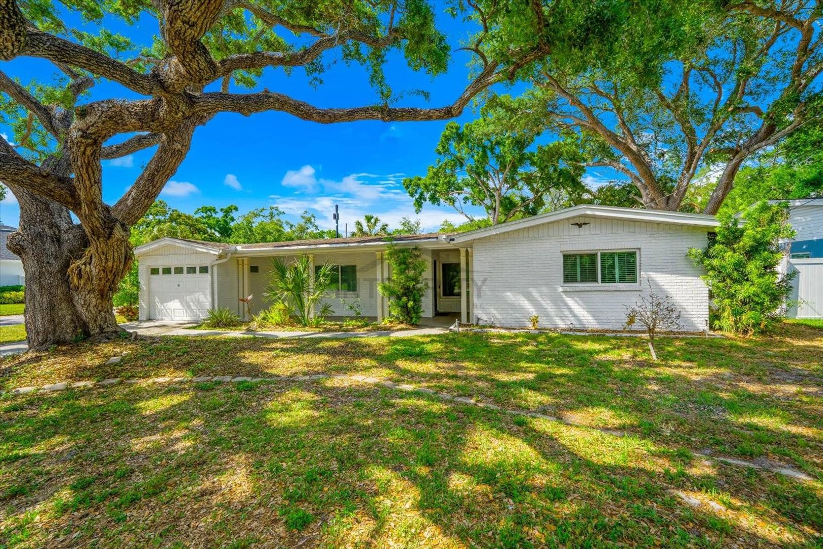 Tampa House: 3315 W Beaumont St