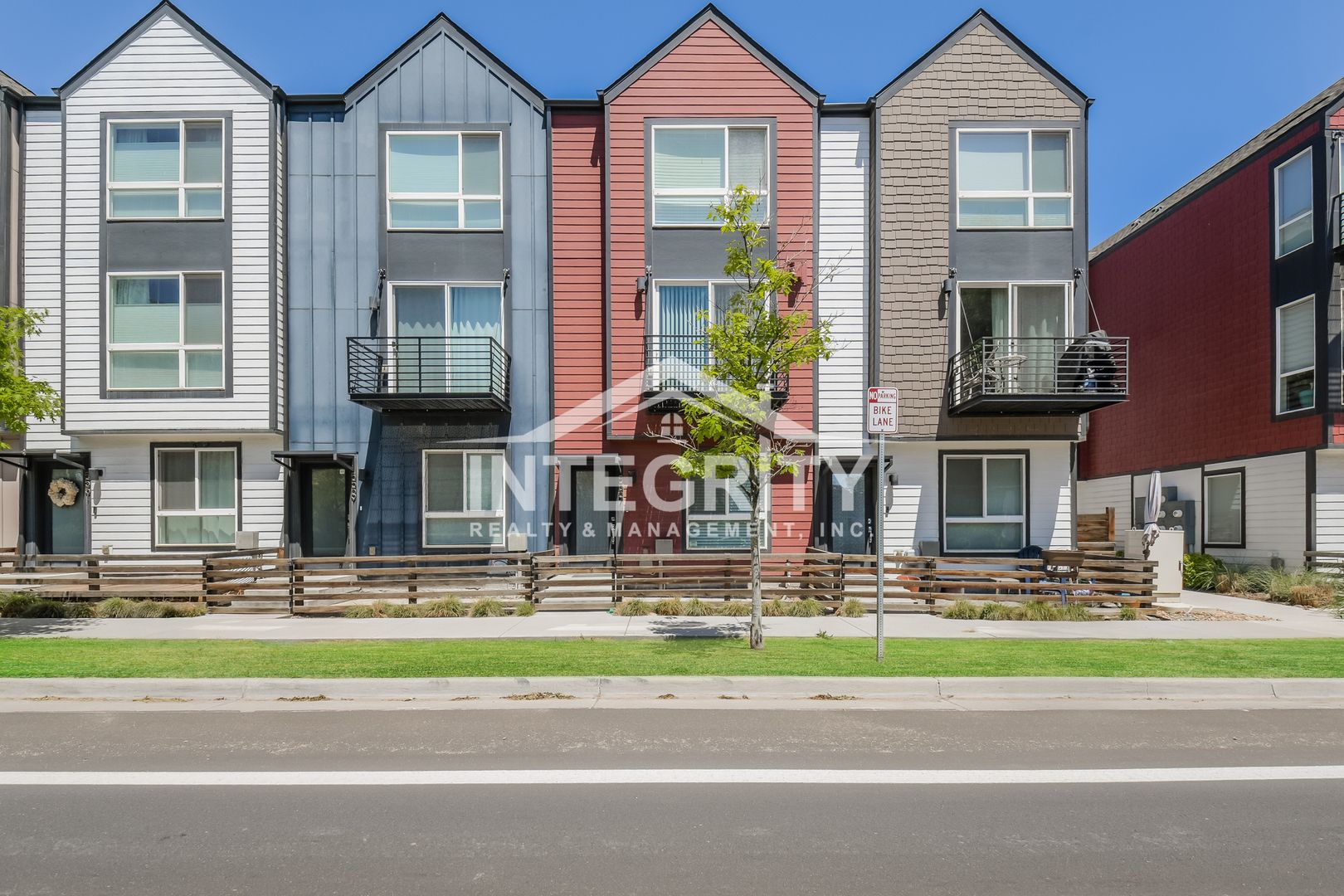 Lakewood House: 5557 W 10th Ave
