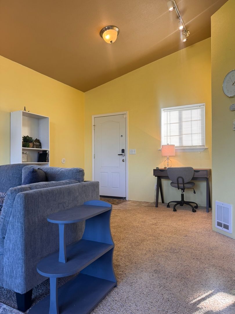 Coos Bay House: 438 10th Court