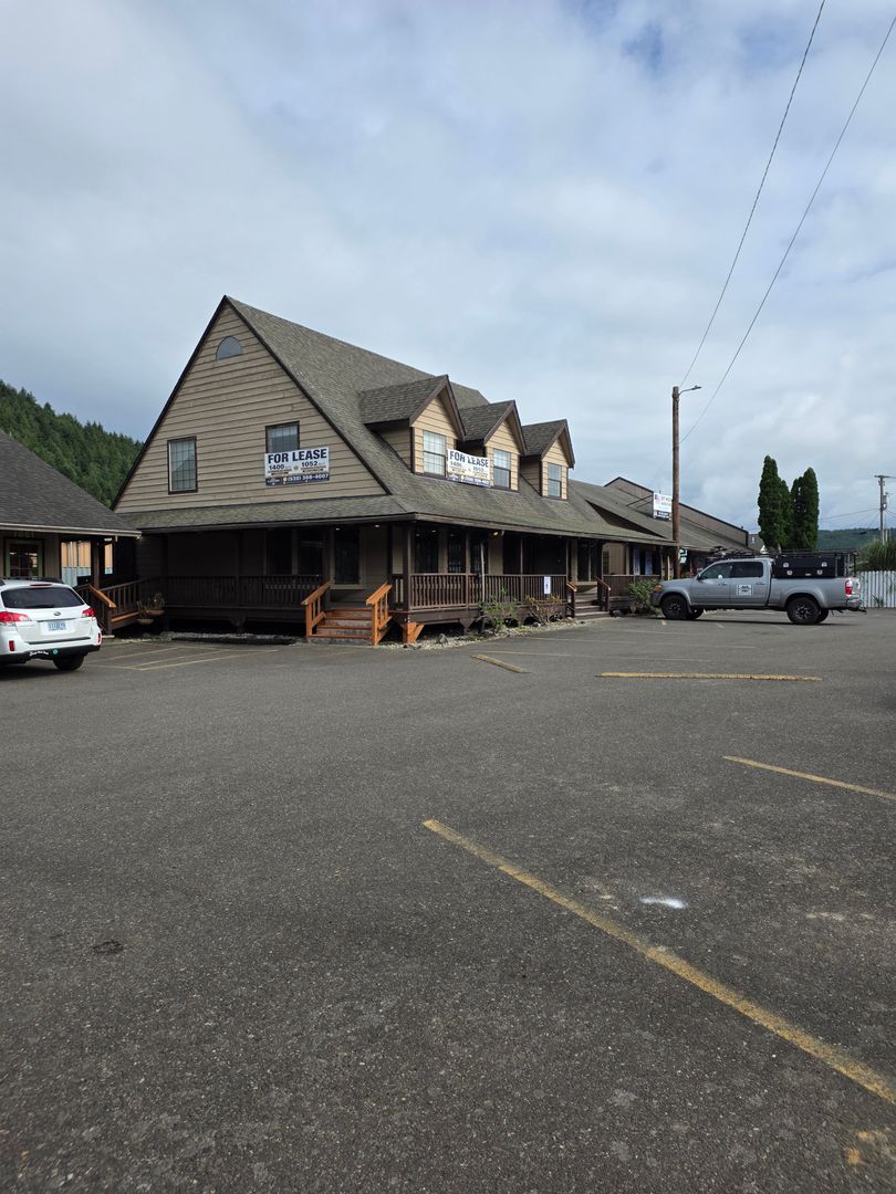 Reedsport House: 1501 Hwy 101 S
